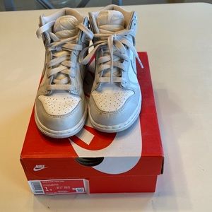 Used Kids size 1 Nike Dunk High